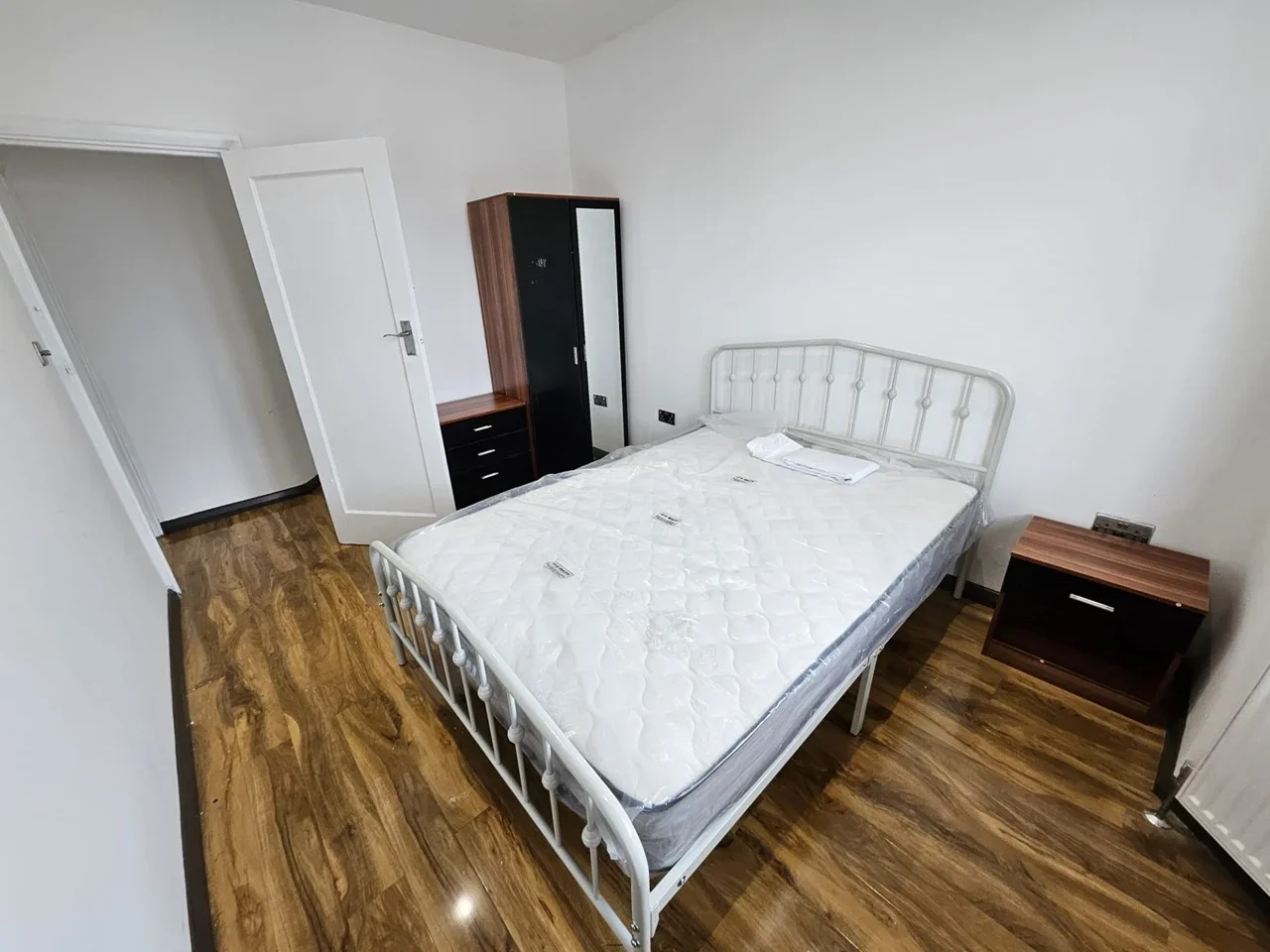 Room Kelsie Way in Greater London