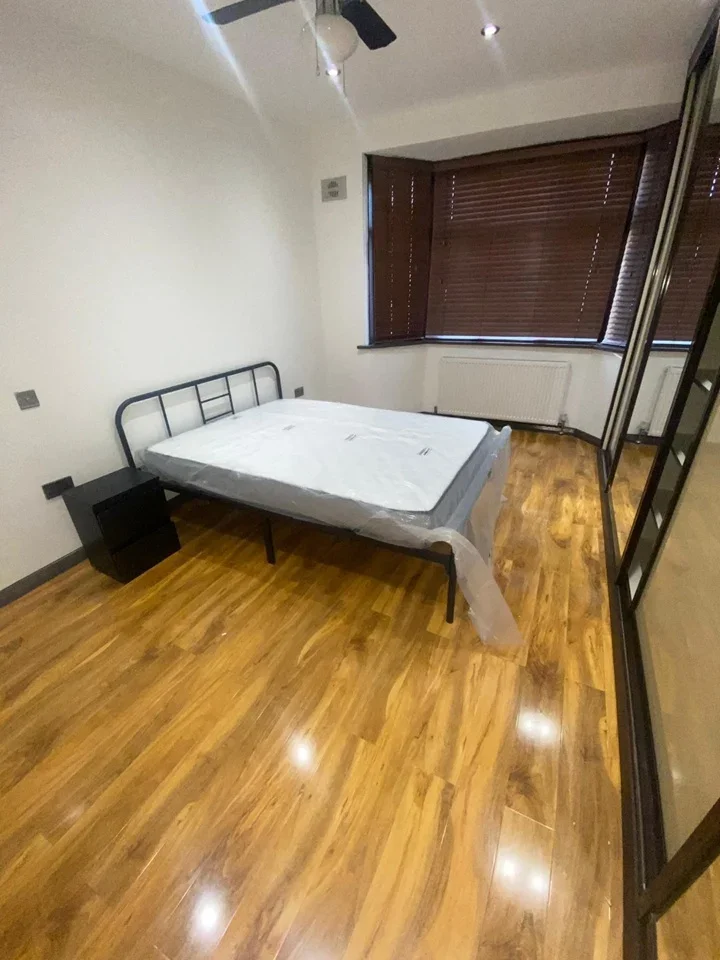 Room Kelsie Way in Greater London