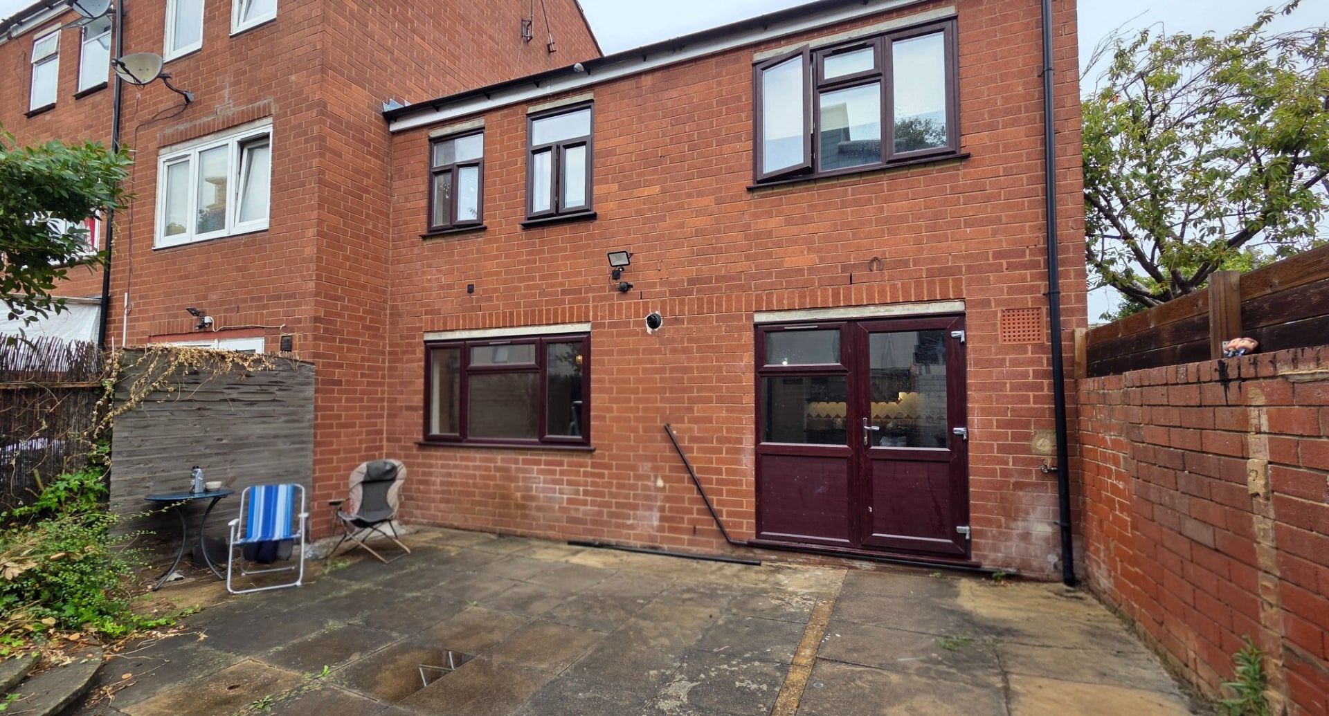 House Oulton Close in Greater London
