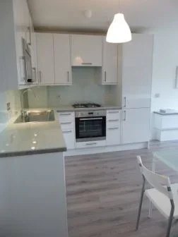 Flat Larkhall Lane in Greater London