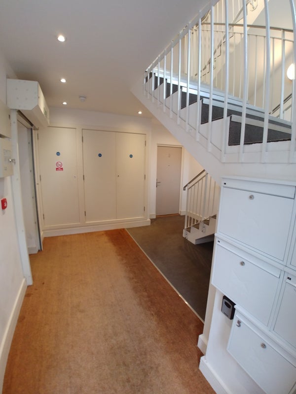 Flat Setchell Road in Greater London