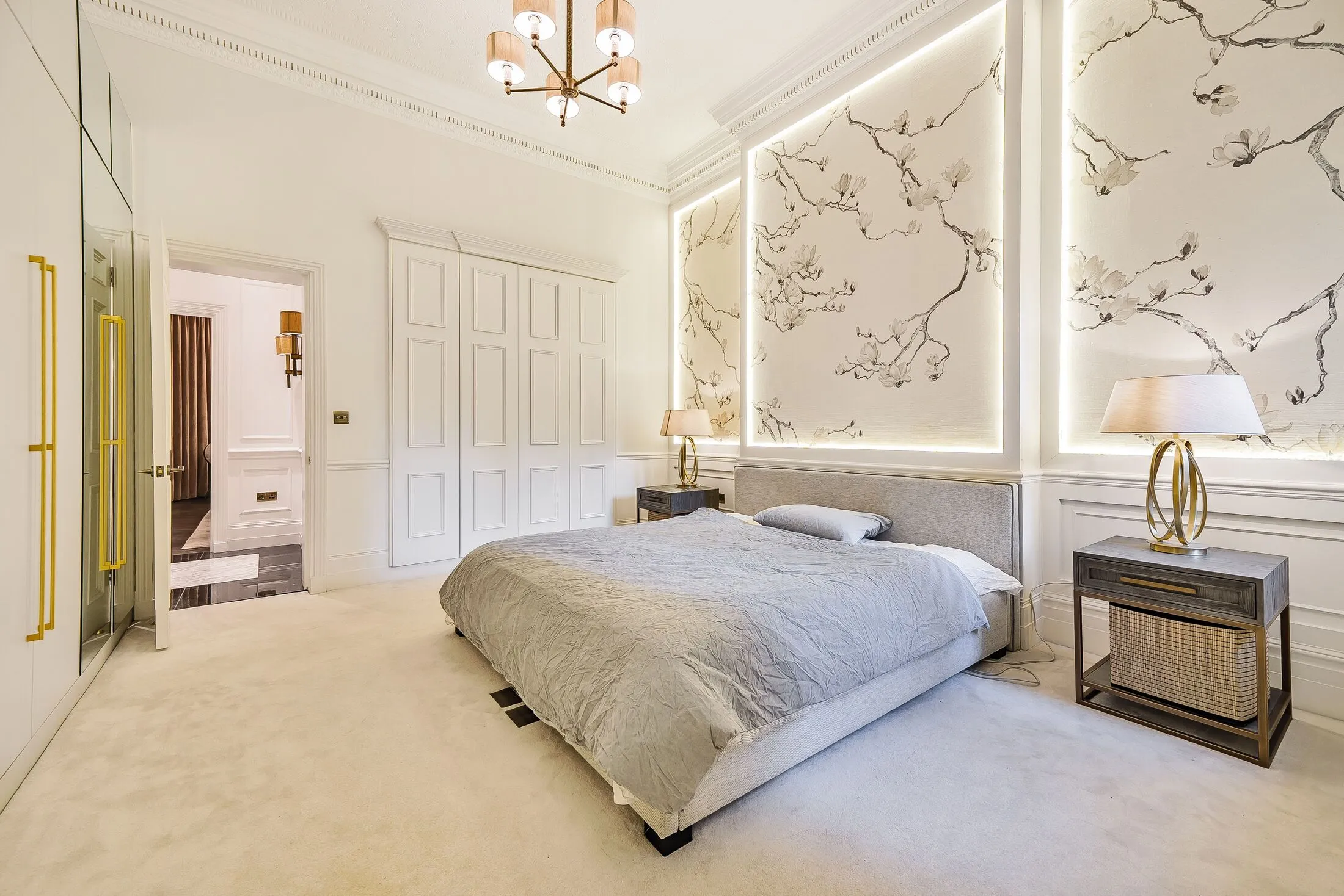 Flat Pont Street in Greater London