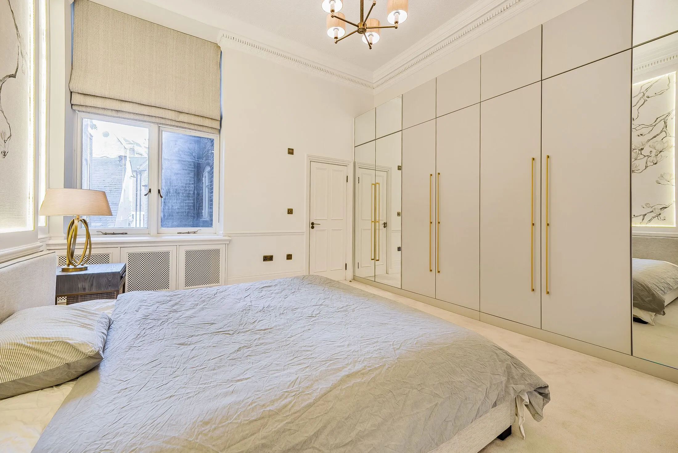 Flat Pont Street in Greater London