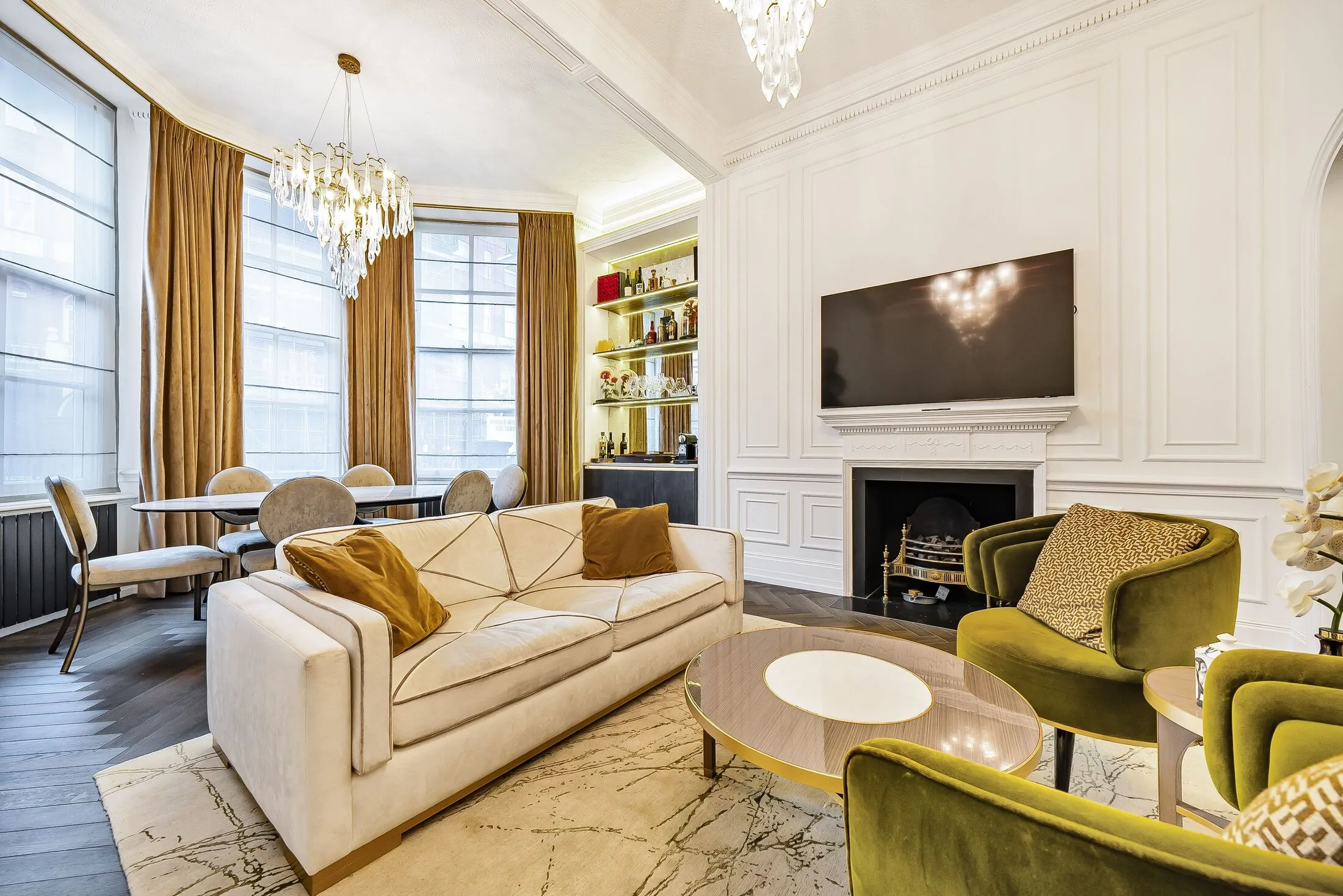 Flat Pont Street in Greater London