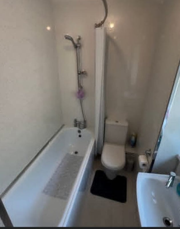 Room East Road in Tylorstown