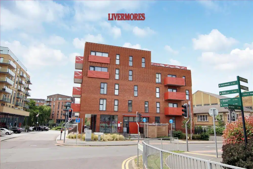 Flat Central Road in Dartford