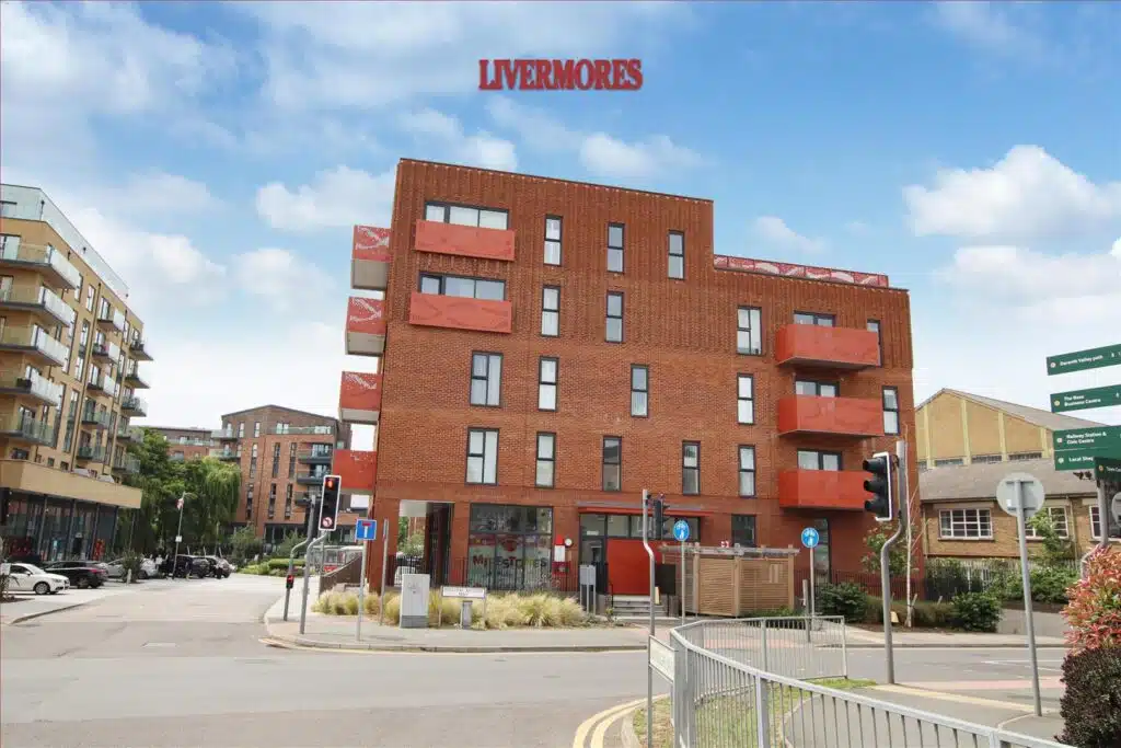Flat Central Road in Dartford