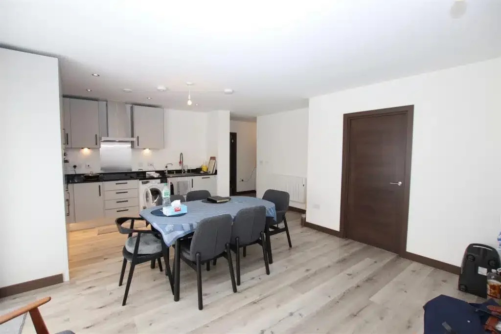 Flat Central Road in Dartford