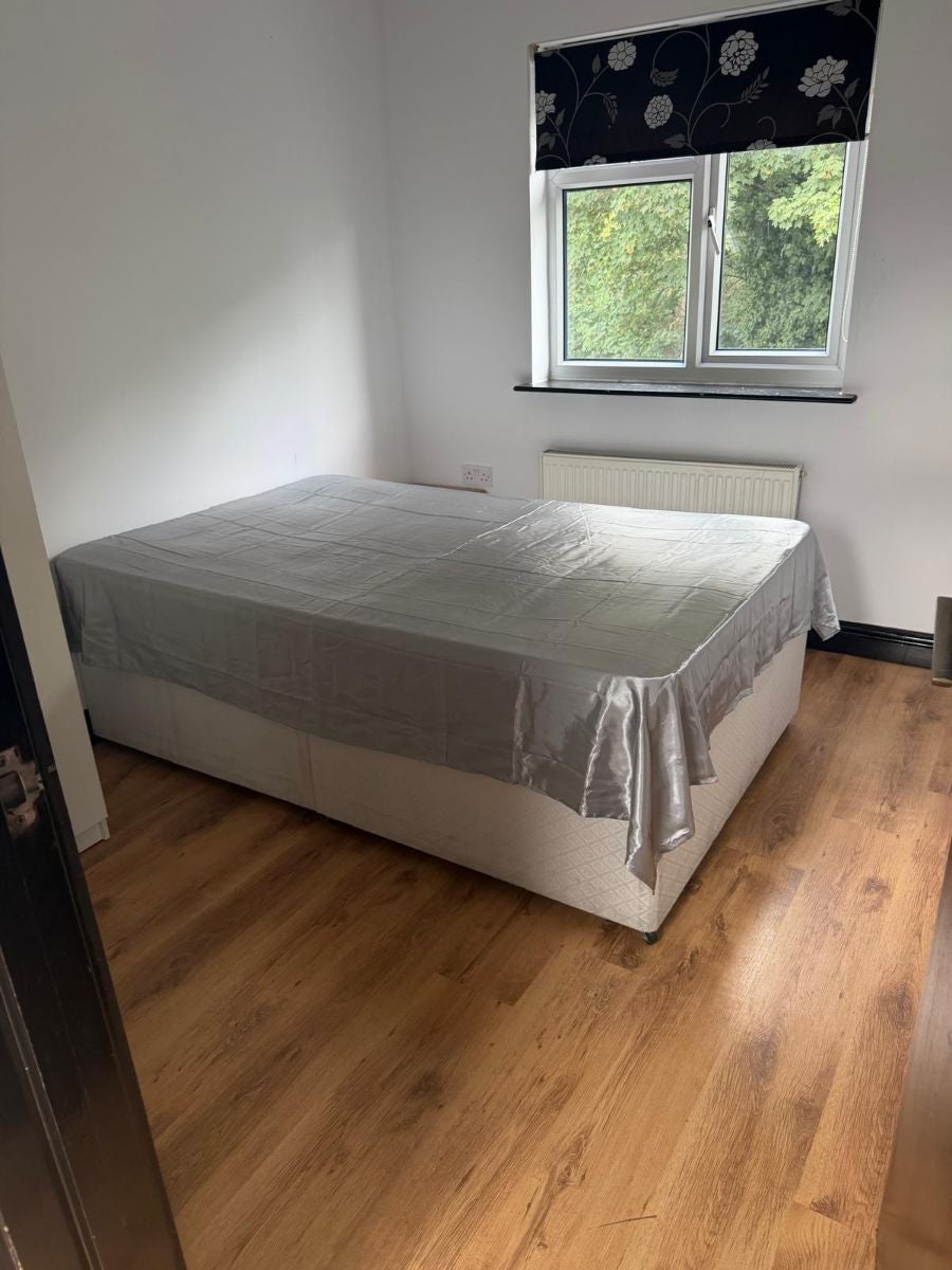 Flat Renters Avenue in Greater London