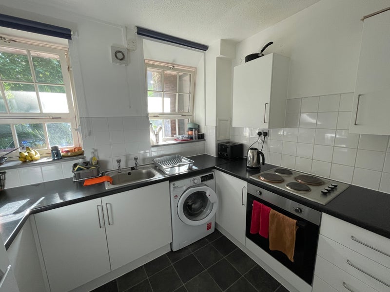 Room Newburn Street in Greater London