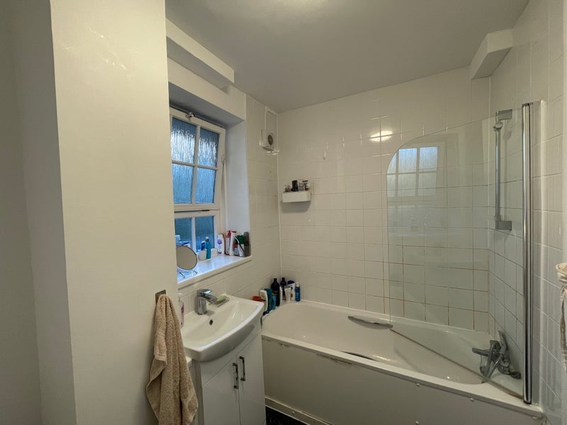 Room Newburn Street in Greater London