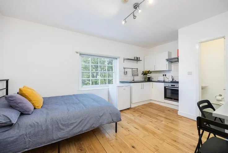 Flat Offord Road in Greater London