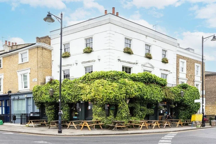 Flat Offord Road in Greater London
