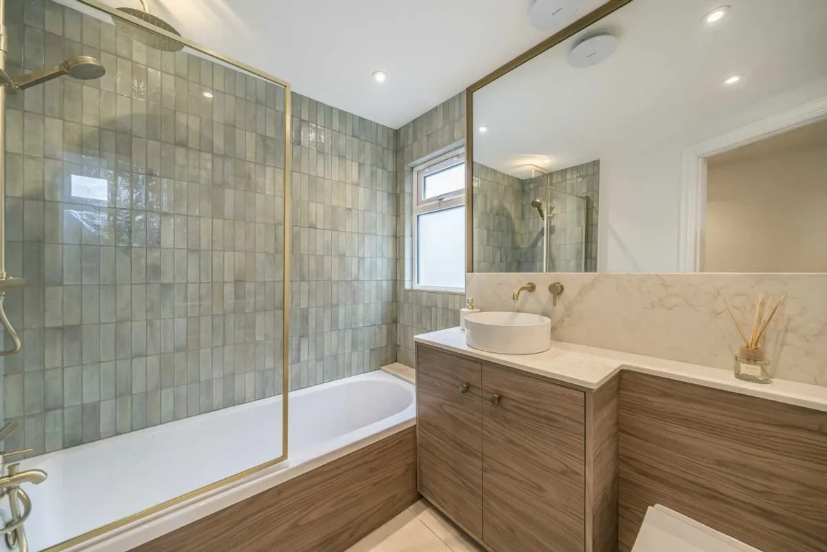 Flat Earlsfield Road in Greater London