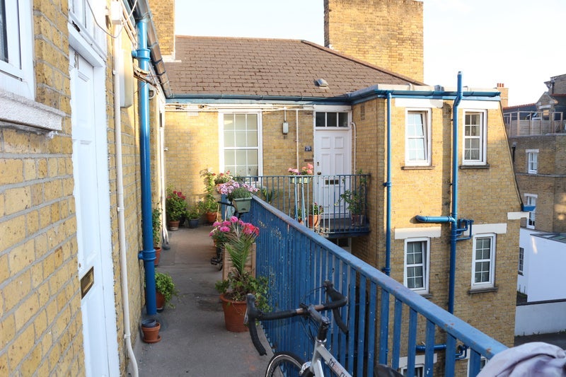 Room Parmiter Street in Greater London