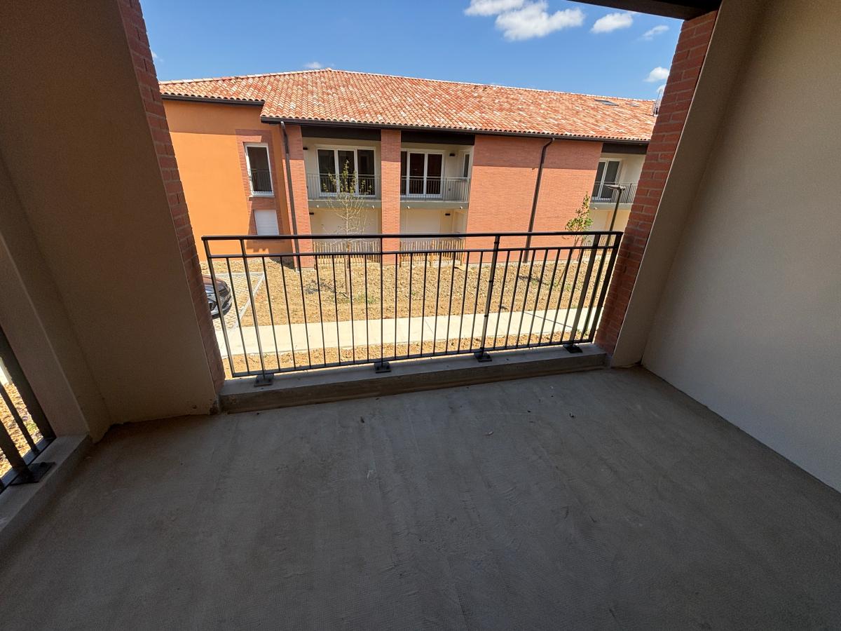 Flat Rue Pierre et Marie Curie in Castelginest