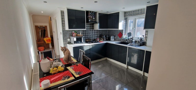 Room Ellison Road in Greater London