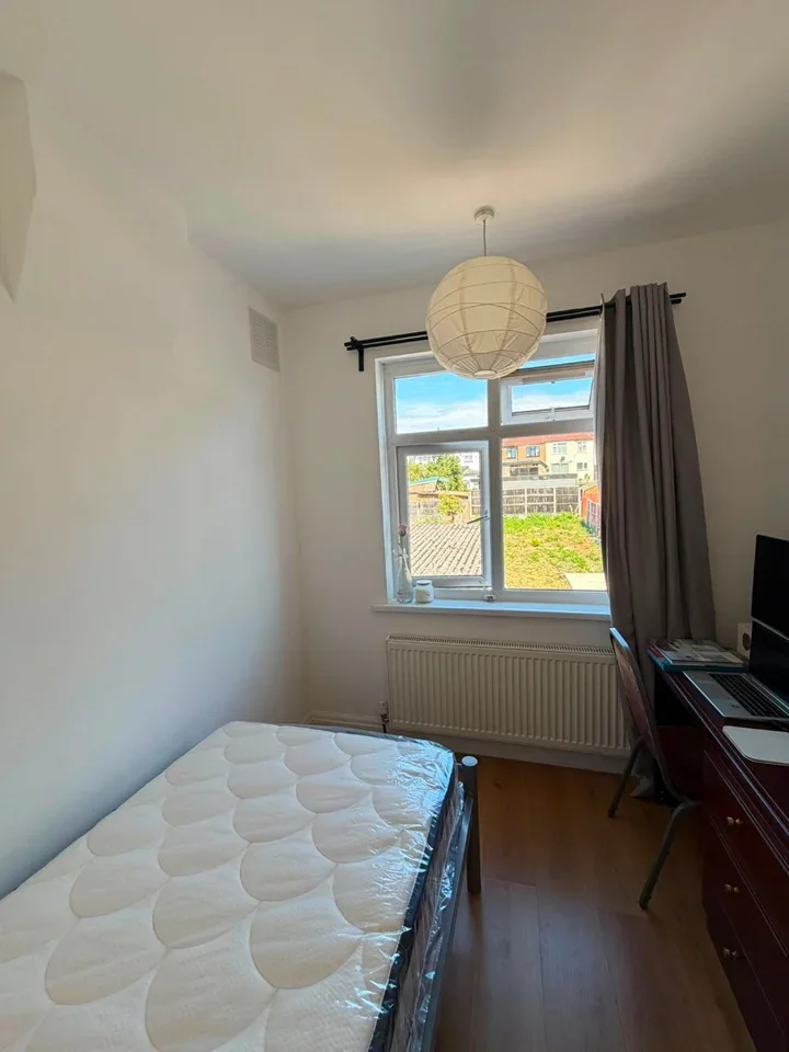 Room Ennerdale Gardens in Greater London