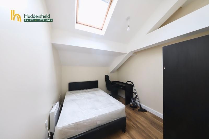 Flat Temple Close in Kirklees