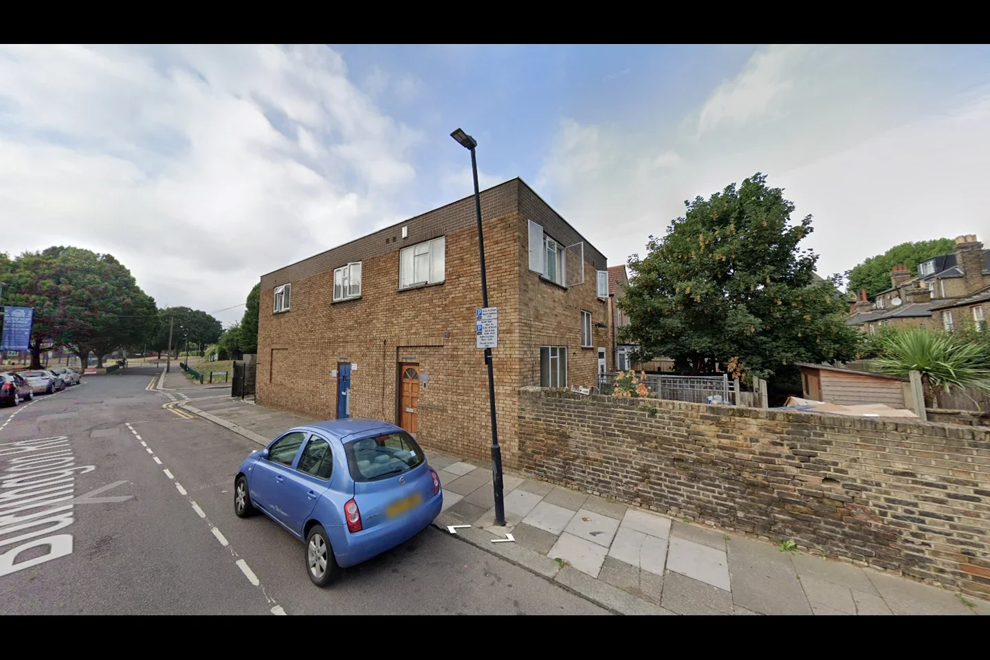 Flat Liston Road in Greater London