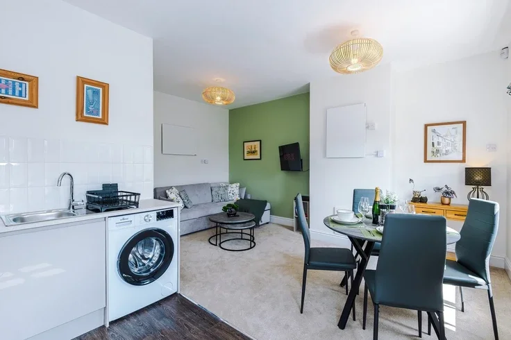 Flat Albert Road in Tamworth