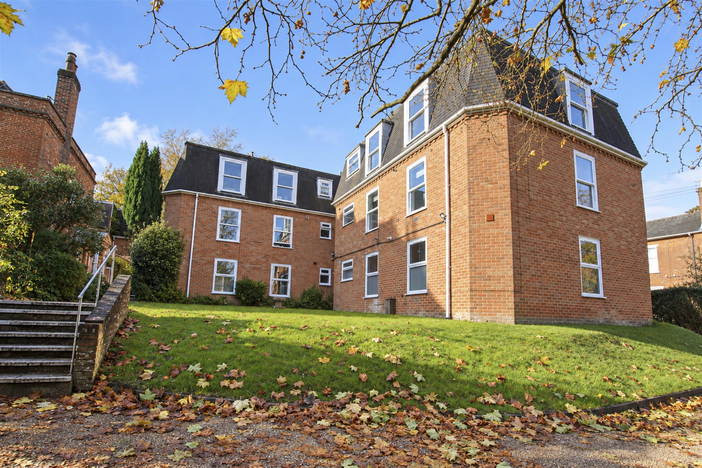 Flat Hamble House Gardens in Hamble-Le-Rice