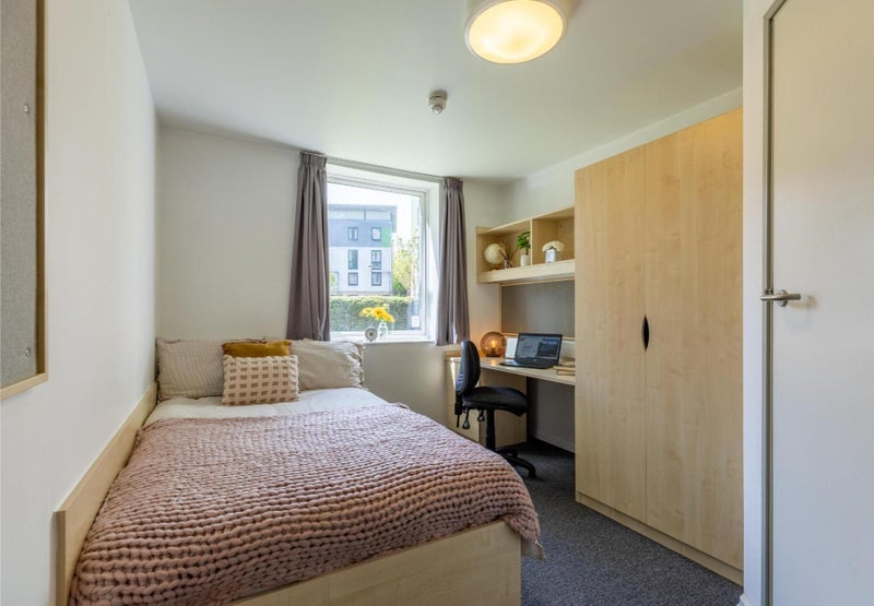 Room Hayaat Walk in Bradford
