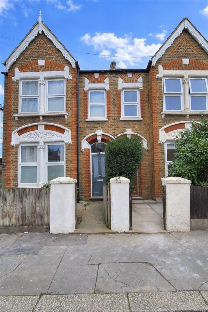 Flat Werndee Road in Greater London
