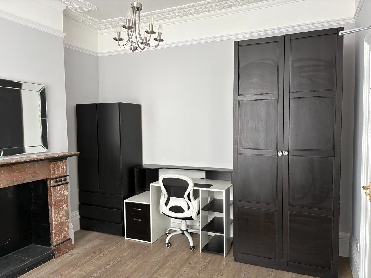 Room Kingswood Road in Greater London