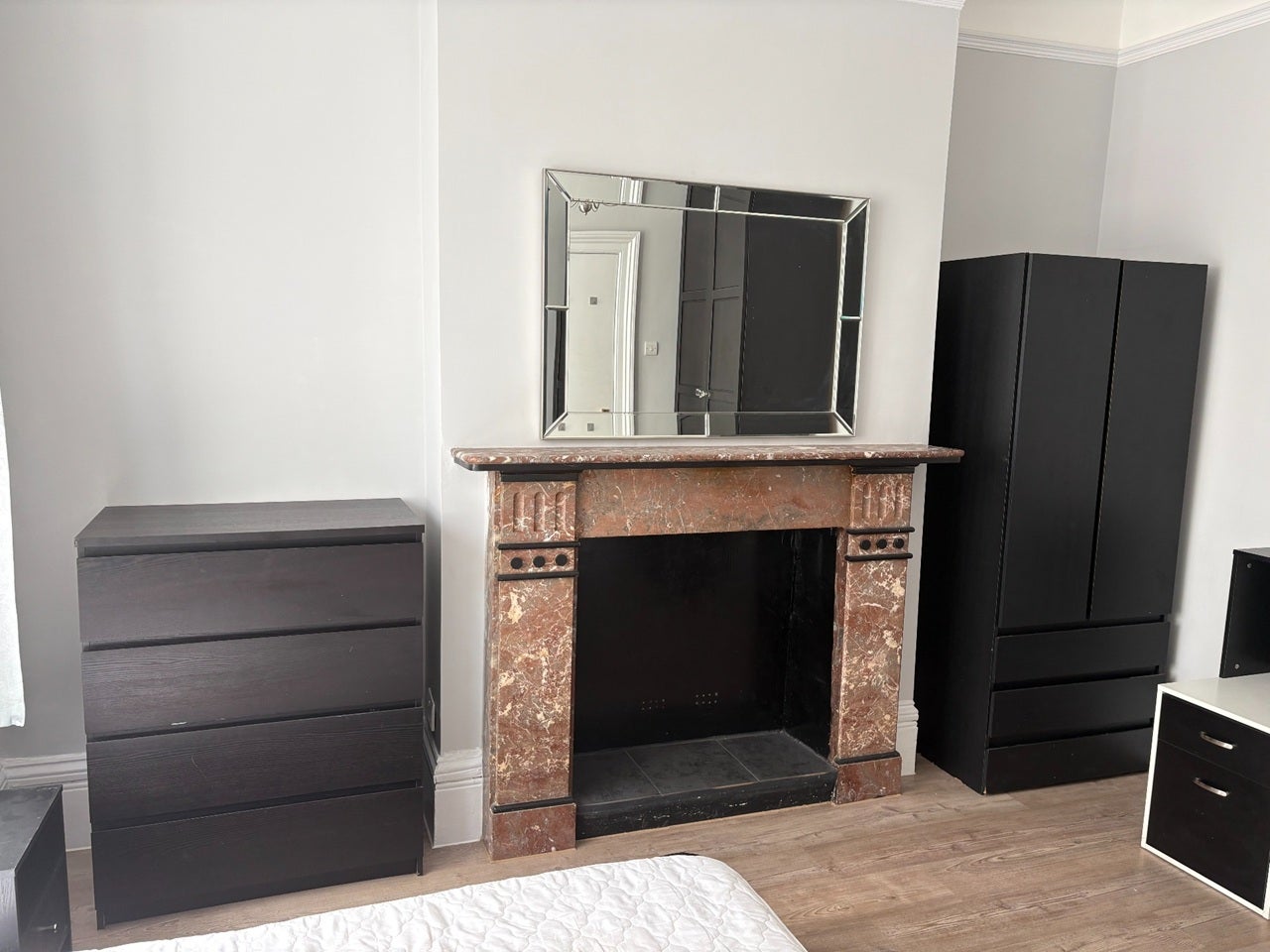 Room Kingswood Road in Greater London