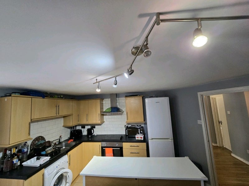 Room Wellesley Road in Greater London
