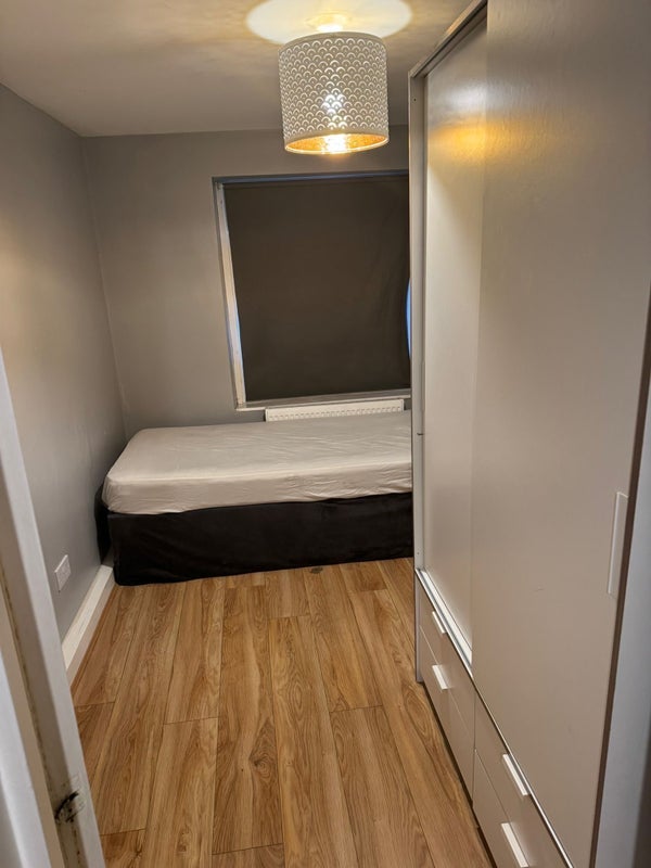 Room Wellesley Road in Greater London