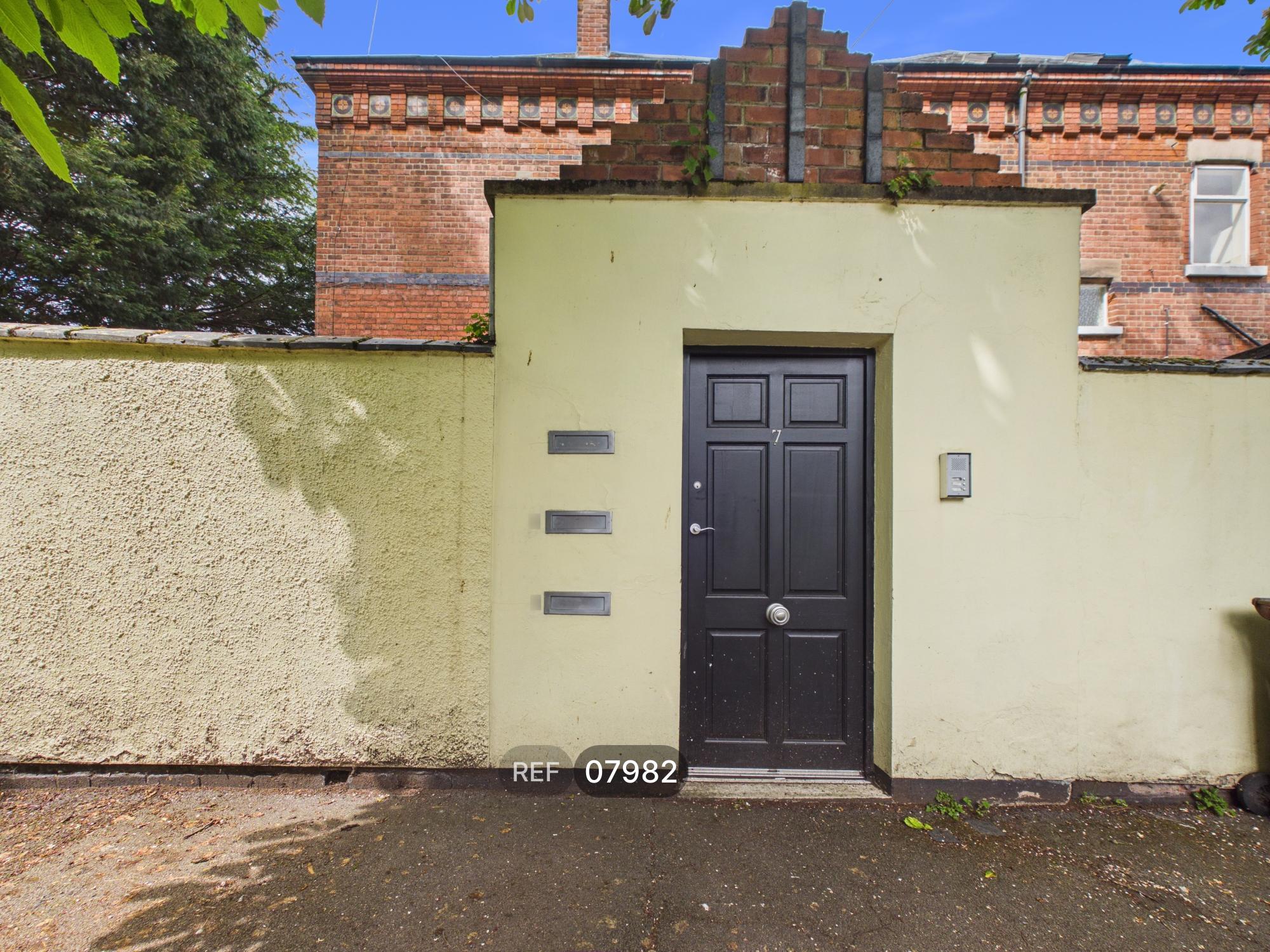 Flat Chestnut Grove in Nottingham