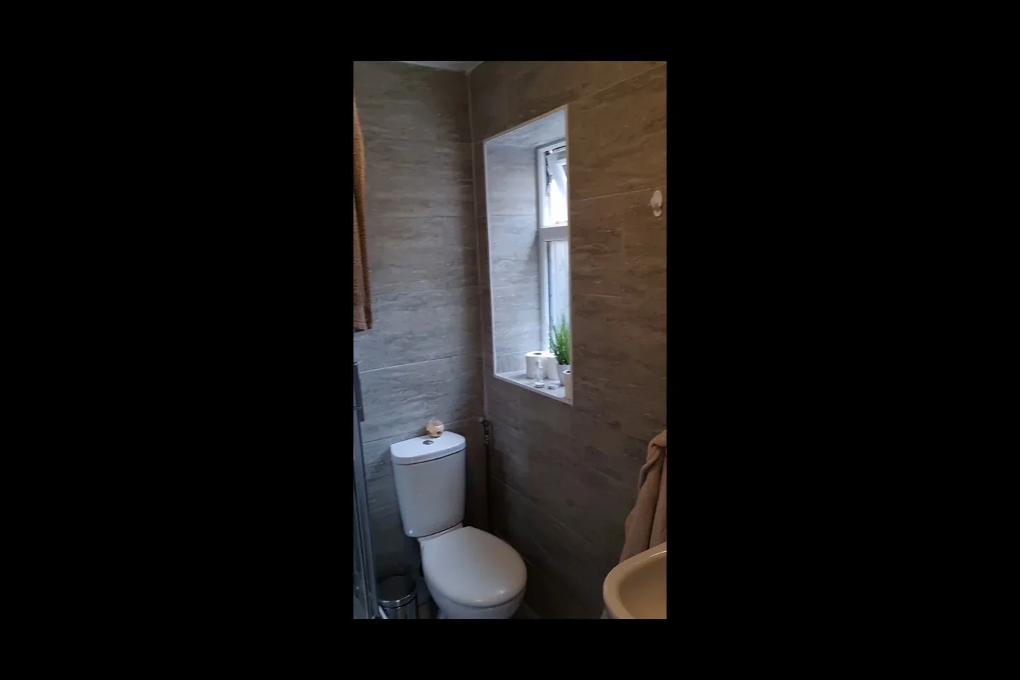 Room Deeds Grove in High Wycombe