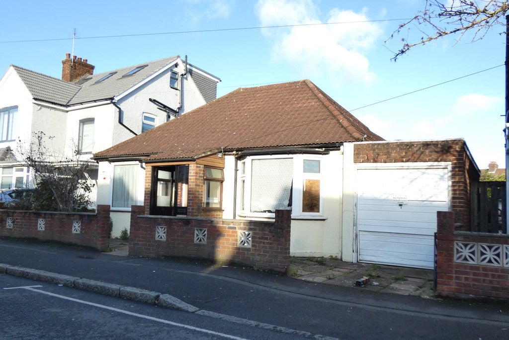 Room Austin Road in Greater London