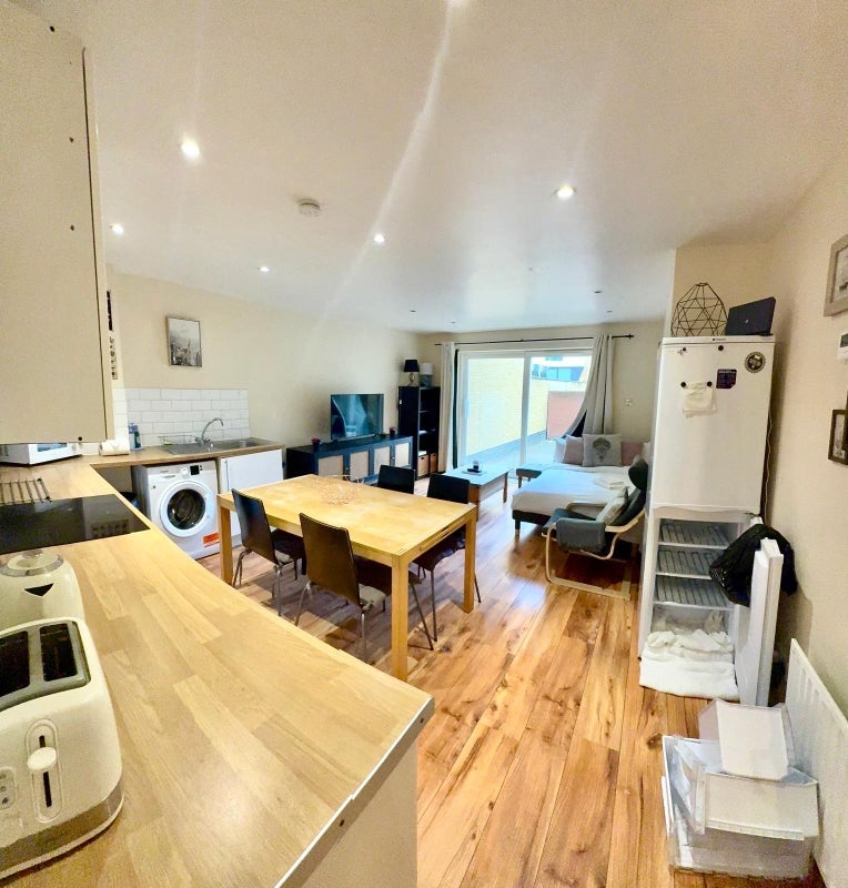 Room Bishops Way in Greater London