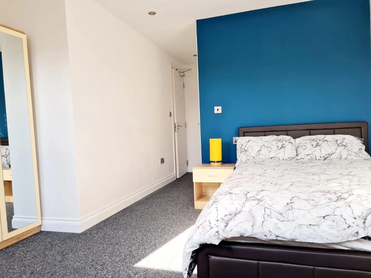 Room Brixton Road in Watford