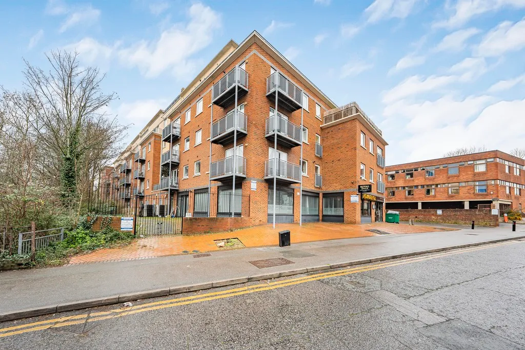 Flat Harefield Road in Greater London