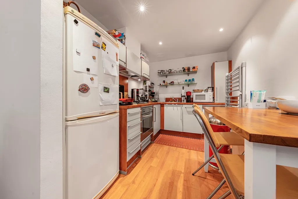 Flat Harefield Road in Greater London