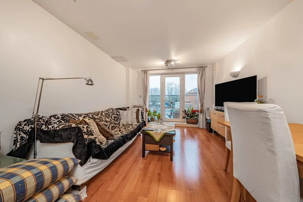 Flat Harefield Road in Greater London