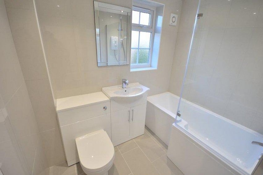 Flat Pinewood Court in Trafford