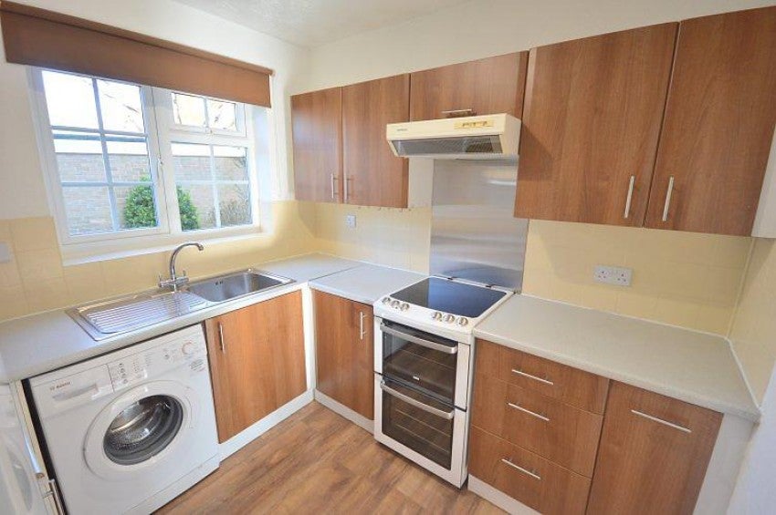 Flat Pinewood Court in Trafford