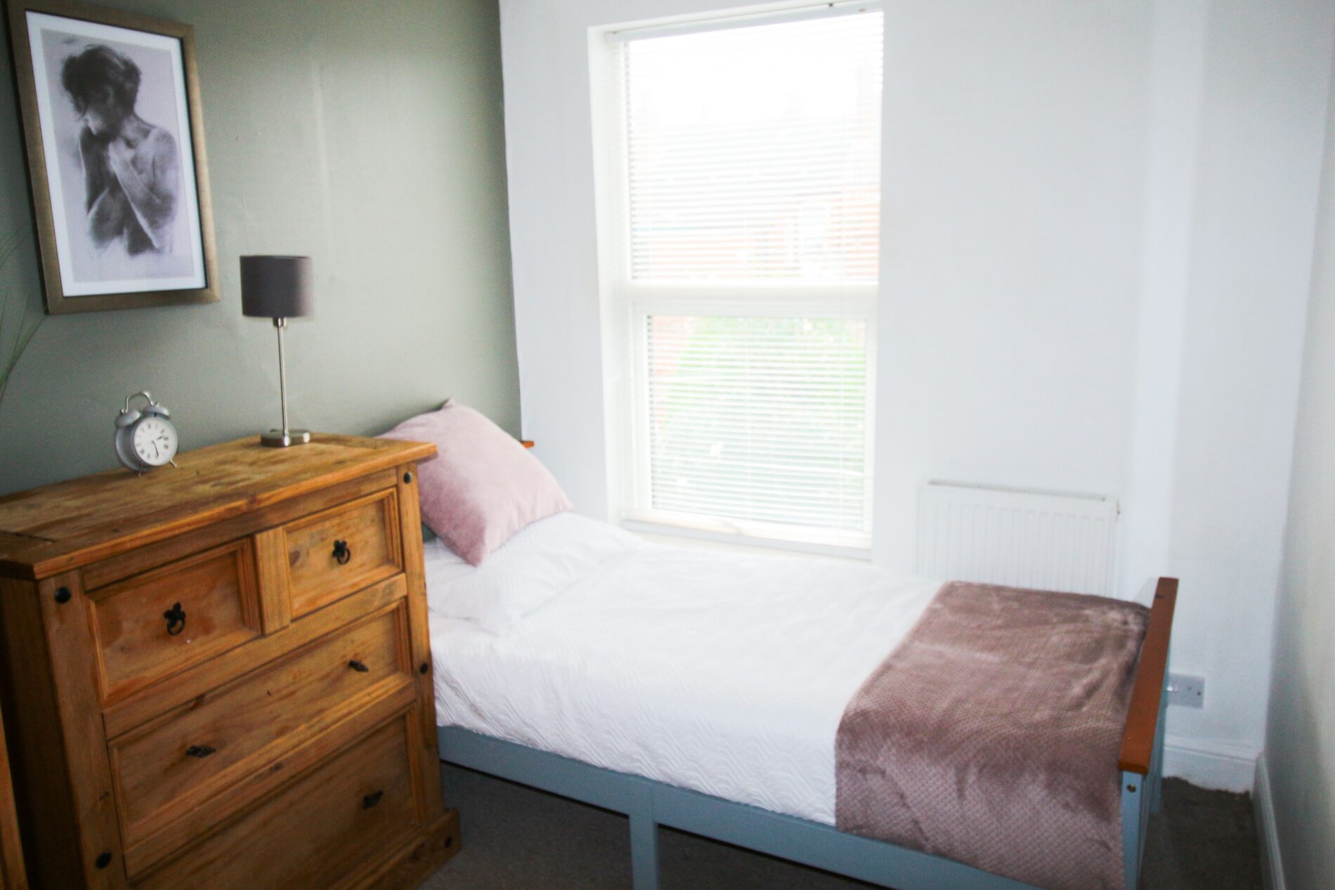 Room Hood Street in Lincoln