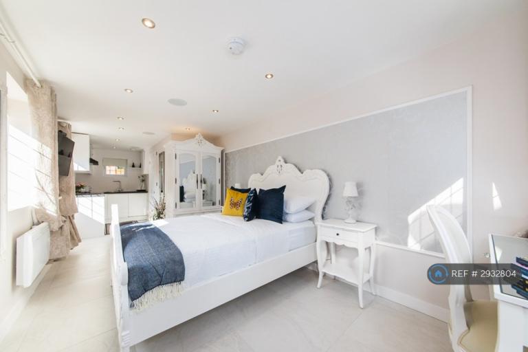 Flat Brackendene in Dartford