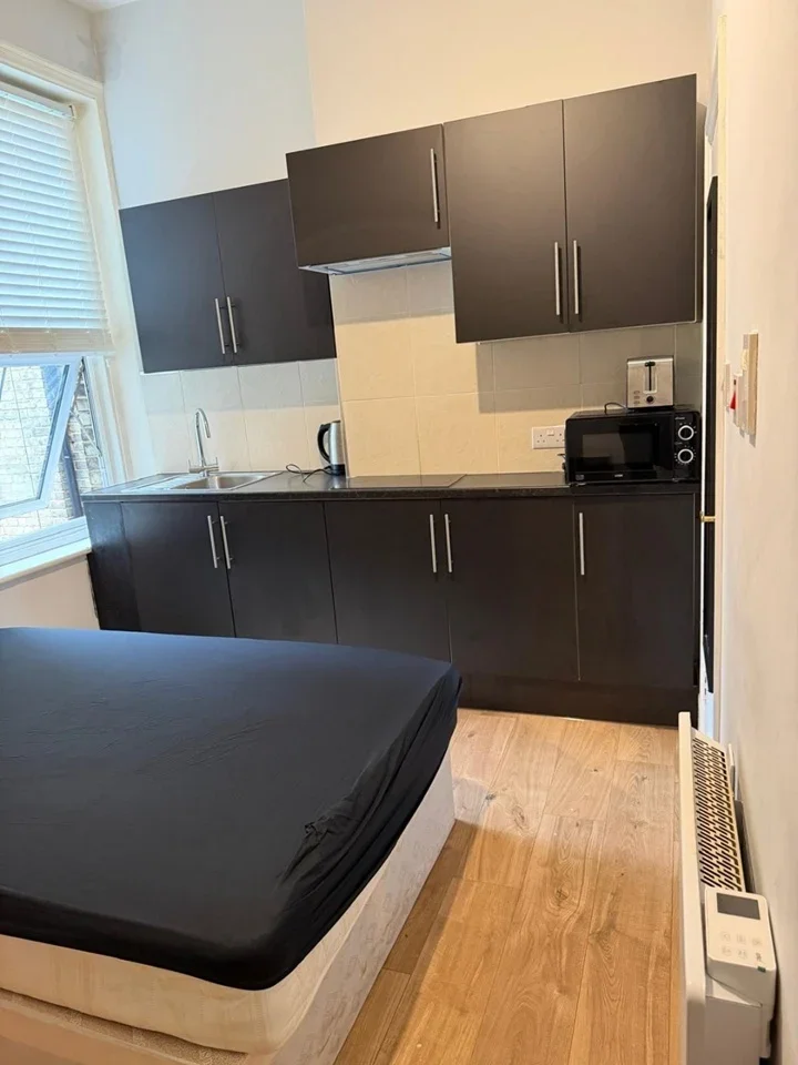 Flat Finchley Road in Greater London
