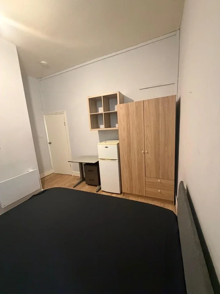 Flat Finchley Road in Greater London