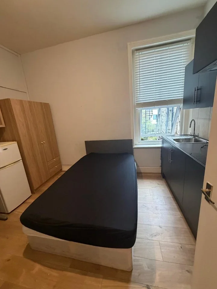 Flat Finchley Road in Greater London