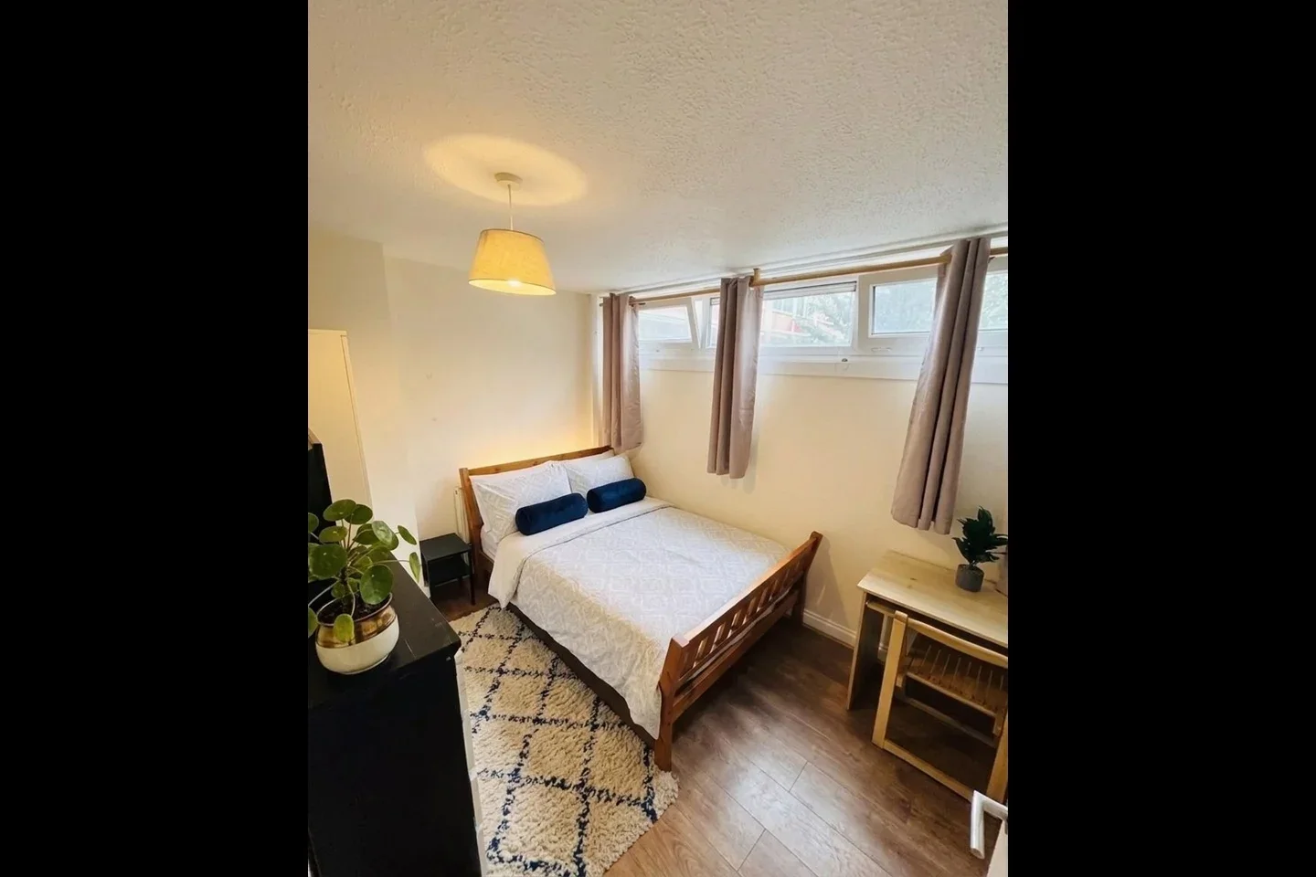 Room Thomas Baines Road in Greater London