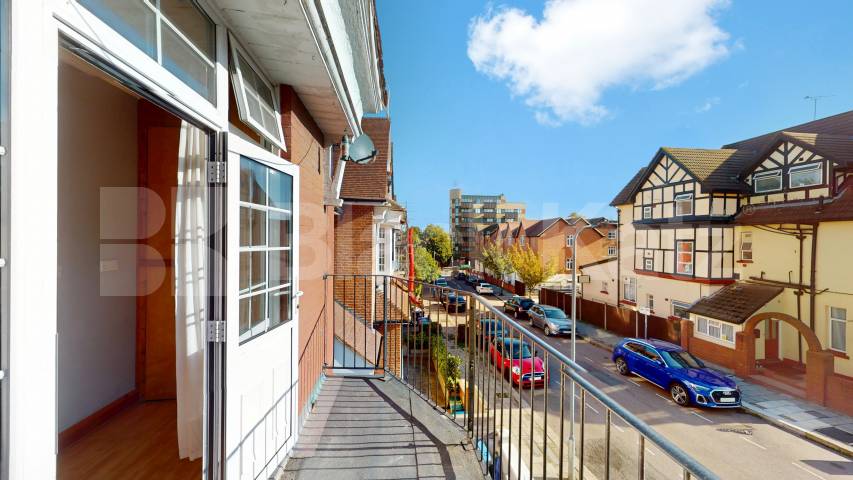 Flat Iverson Road in Greater London