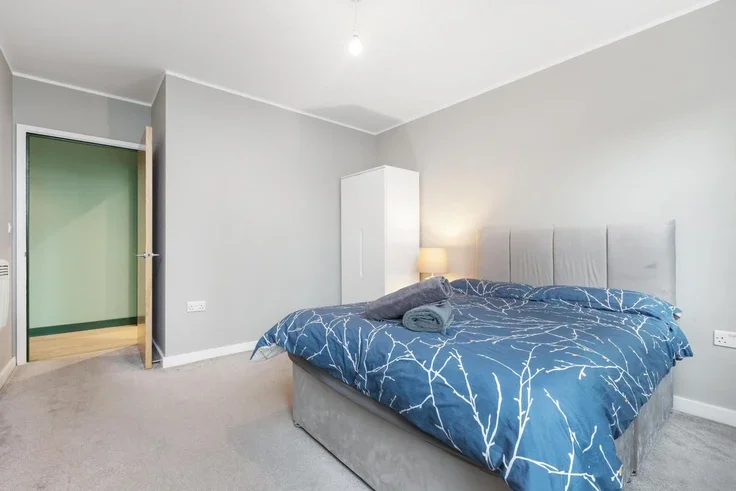 Flat Clapham Road in Greater London